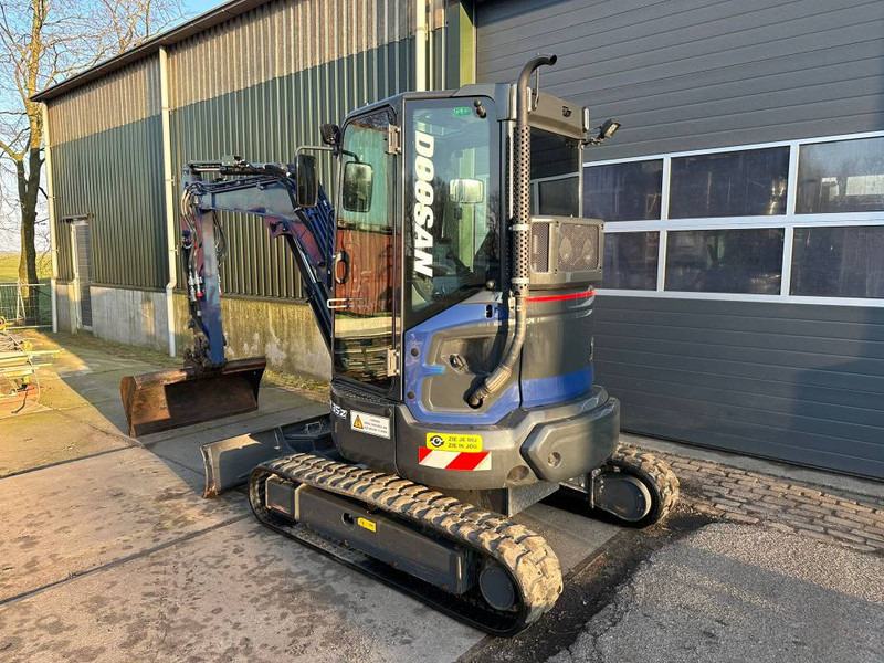 Doosan DX 35 Z - Like new! - Mini escavadeira: foto 4 Doosan DX 35 Z - Like new! - Mini escavadeira: foto 4