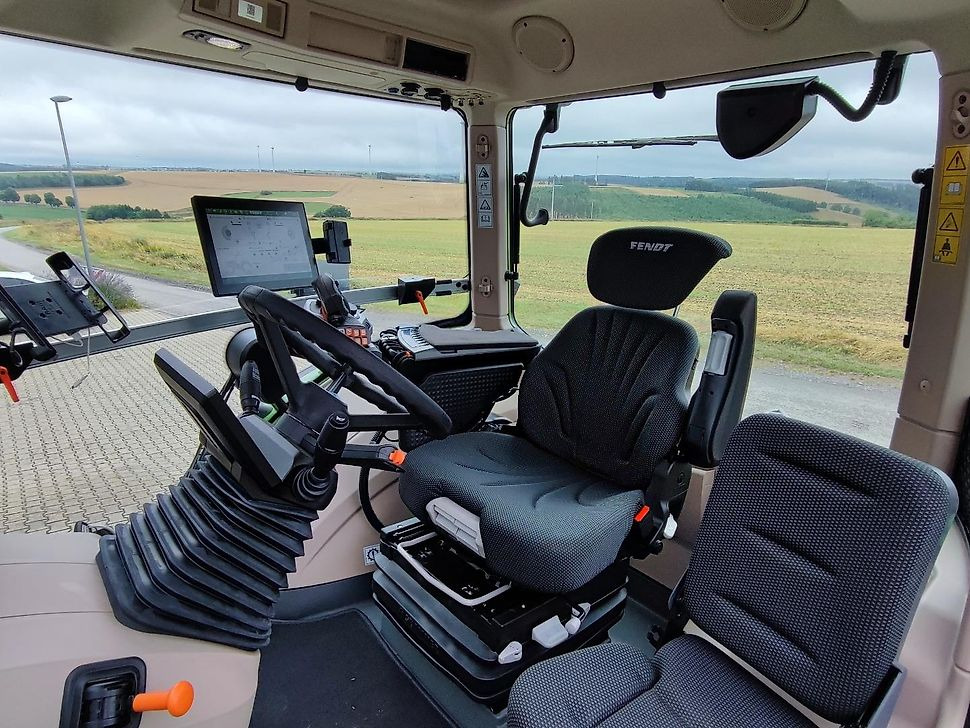 J.Reiff Sarl
Herr Stefan Neukirch - 77 Z.I in den - Trator: foto 5 J.Reiff Sarl
Herr Stefan Neukirch - 77 Z.I in den - Trator: foto 5