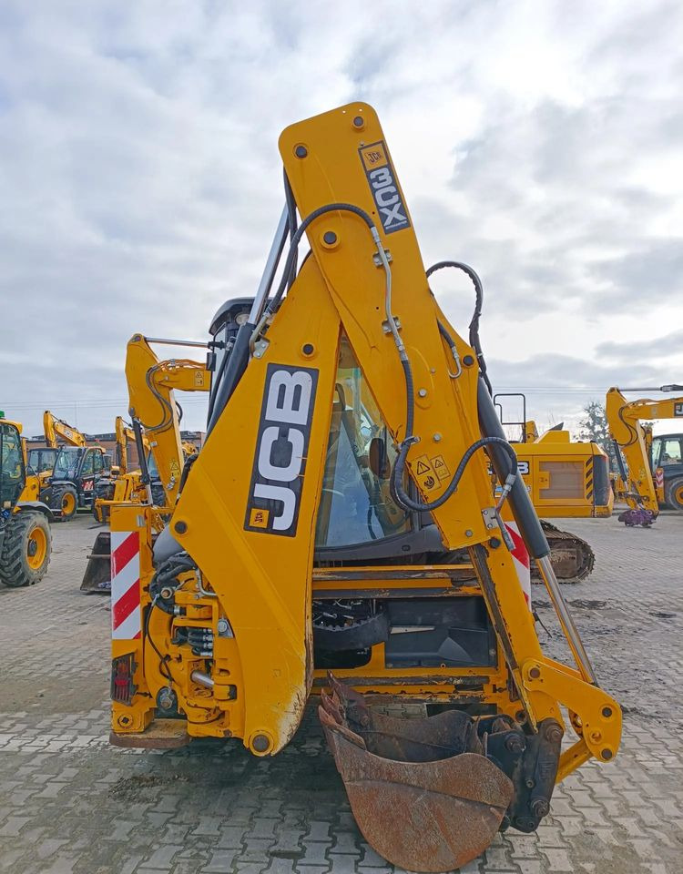 Retroescavadeira JCB 3CX: foto 7