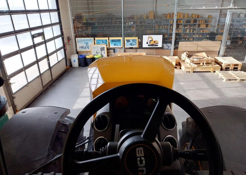 JCB 8330 iCon - Trator: foto 5 JCB 8330 iCon - Trator: foto 5