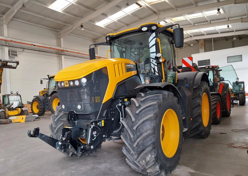 JCB 8330 iCon - Trator: foto 3 JCB 8330 iCon - Trator: foto 3