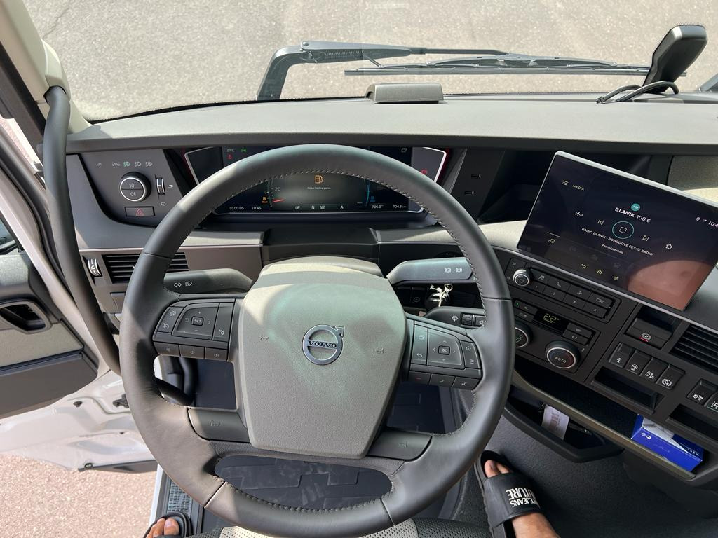 Fotografia de interior 1: Tractor novo VOLVO FH 500 / Leather/ VEB+/ Air/ 2 tanks/ i-Parkcool/