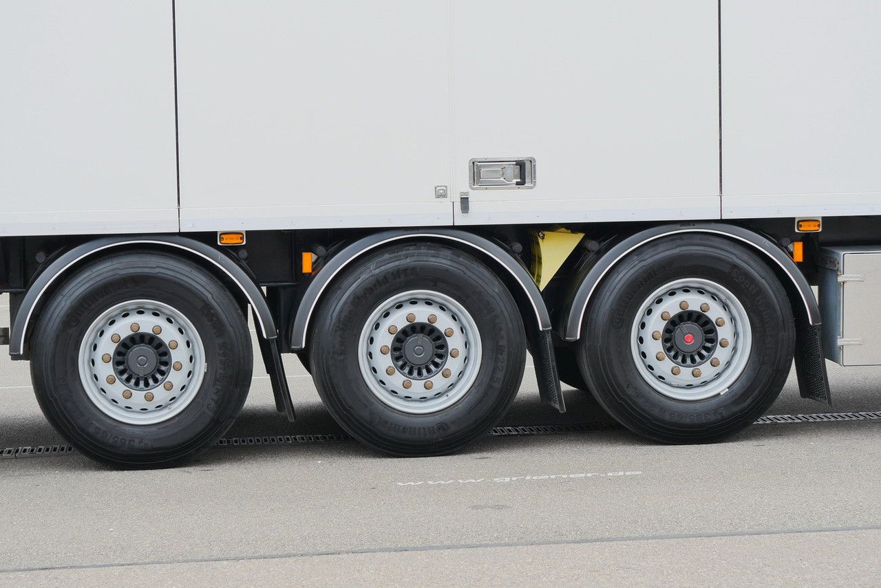 Semi-reboque furgão EKERI T3-A /SEITLICHE TÜREN /FALTWAND 2700 mm: foto 9 Semi-reboque furgão EKERI T3-A /SEITLICHE TÜREN /FALTWAND 2700 mm: foto 9