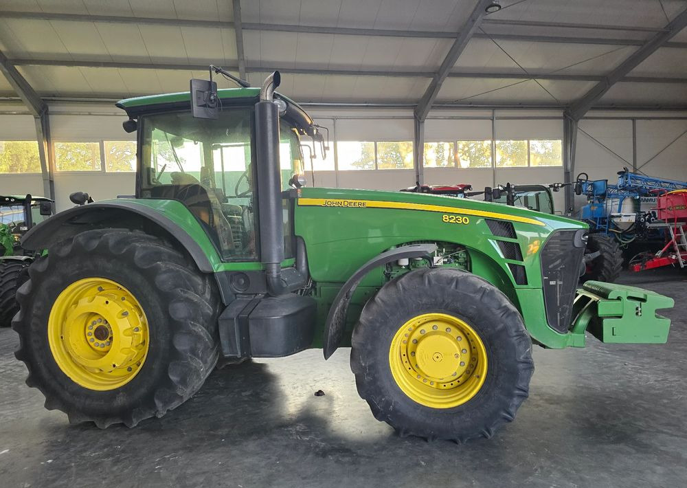 John Deere 8230 - Trator: foto 4 John Deere 8230 - Trator: foto 4