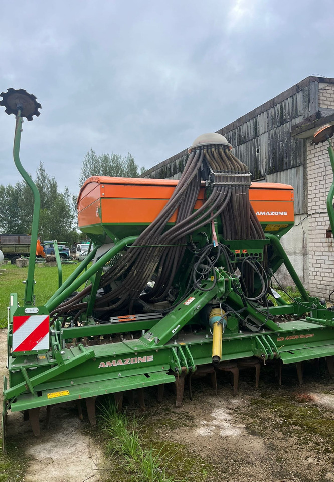AMAZONE AD-P 4000 Super - Semeadora combinada: foto 2 AMAZONE AD-P 4000 Super - Semeadora combinada: foto 2