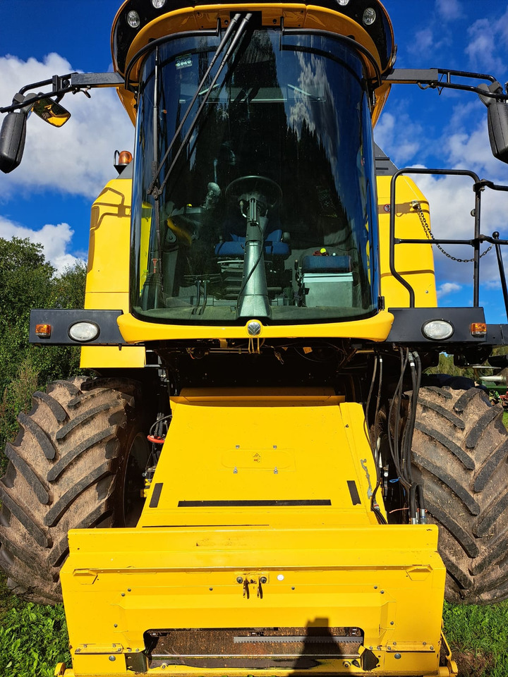 NEW HOLLAND TC 5.90 - Ceifeira debulhadora: foto 2 NEW HOLLAND TC 5.90 - Ceifeira debulhadora: foto 2