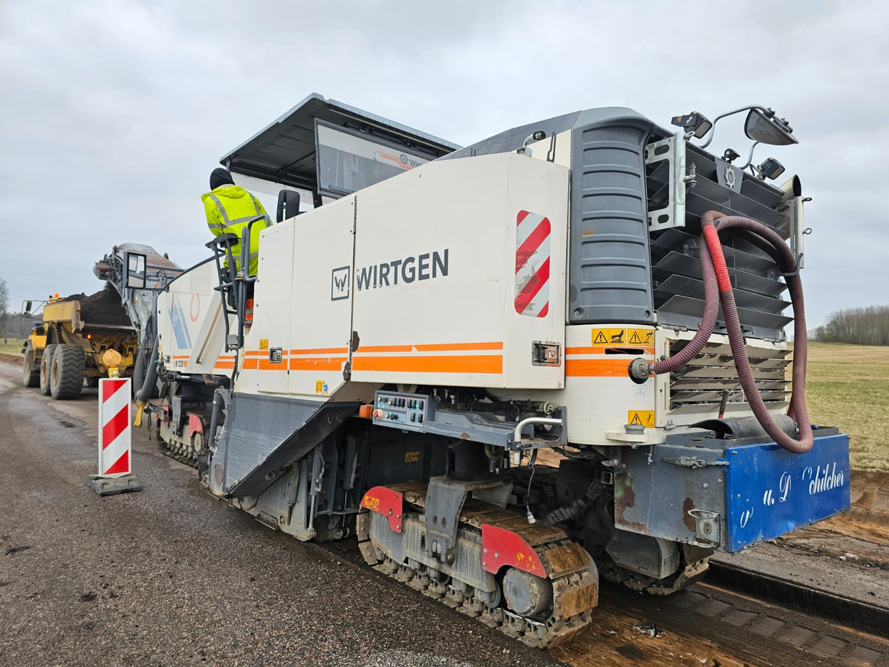 WIRTGEN W220 - Aplainadora (Fresadora): foto 2 WIRTGEN W220 - Aplainadora (Fresadora): foto 2