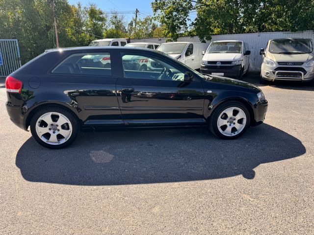 Audi A3 2.0 FSI Ambition S3 nur Export!! - Automóvel: foto 5 Audi A3 2.0 FSI Ambition S3 nur Export!! - Automóvel: foto 5