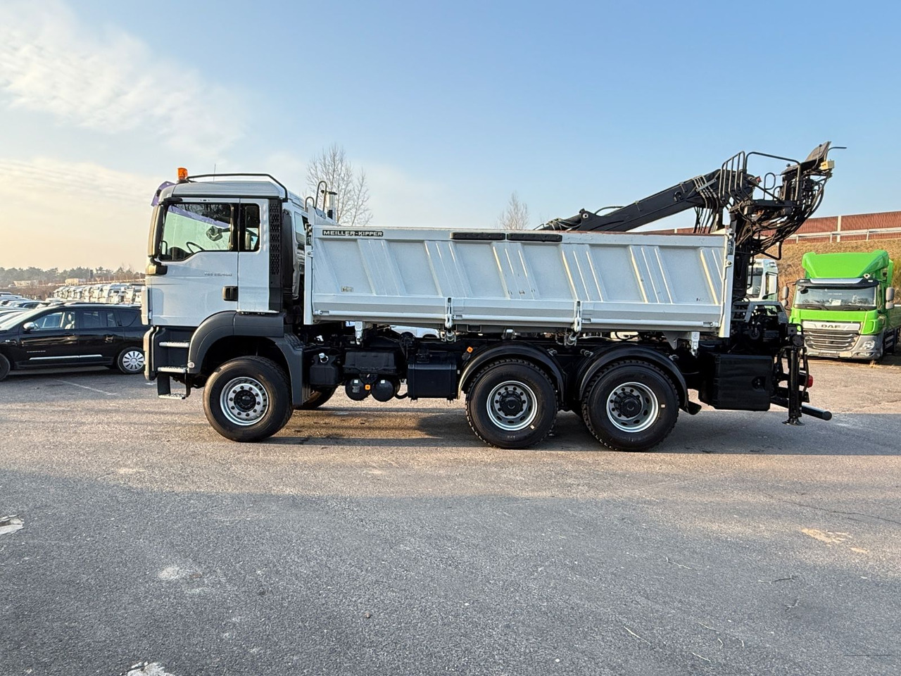 Camião basculante MAN TGS 26.400 Kipper mit Kran Jonsered 6x4: foto 6