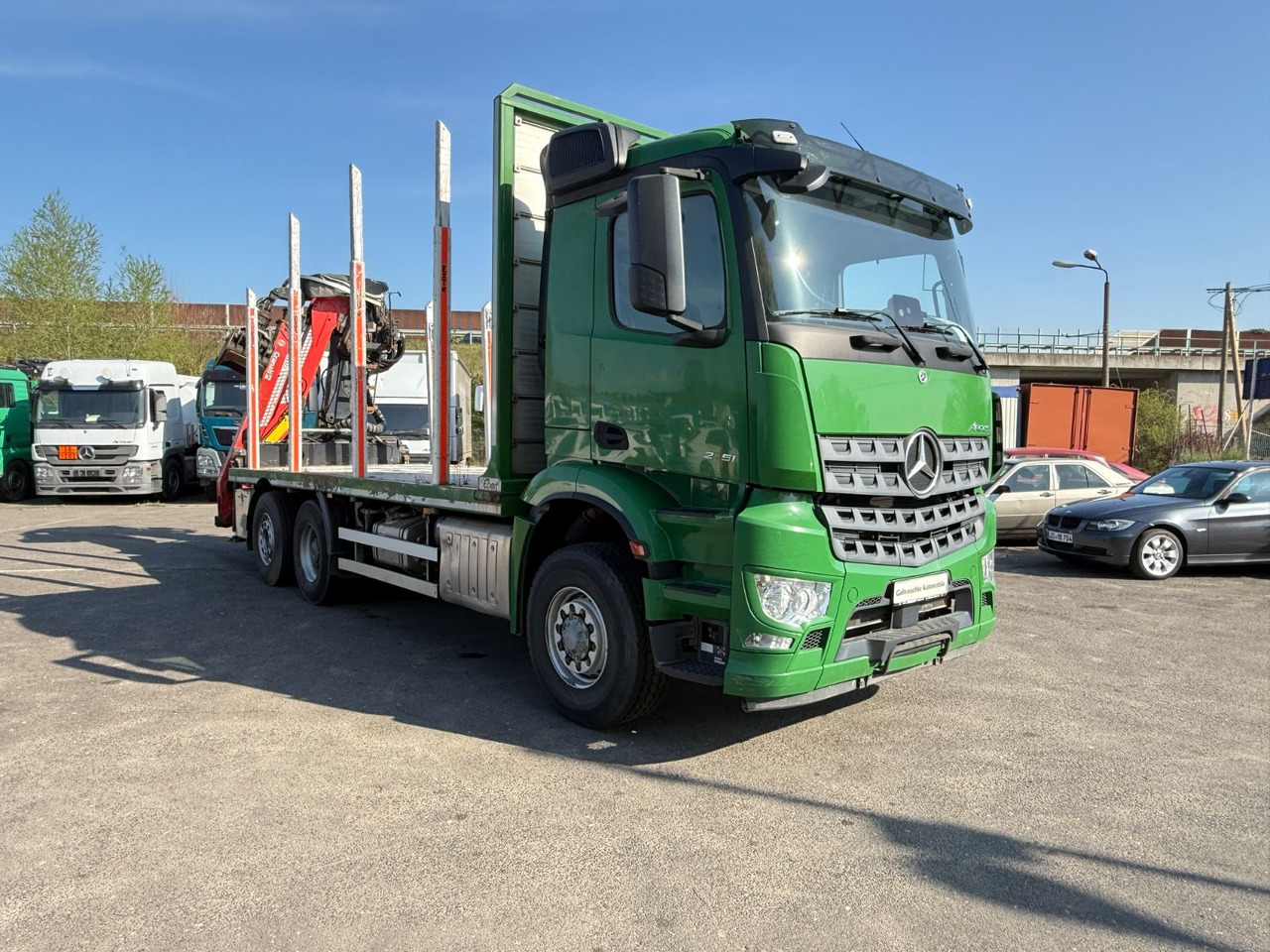 Mercedes-Benz Actros 2571 Holztransporter mit Kran - Camião de transporte de madeira, Camião grua: foto 2 Mercedes-Benz Actros 2571 Holztransporter mit Kran - Camião de transporte de madeira, Camião grua: foto 2
