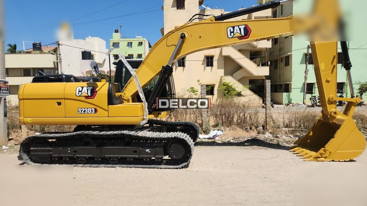 CATERPILLAR 323D3 - Escavadora de rastos: foto 2 CATERPILLAR 323D3 - Escavadora de rastos: foto 2