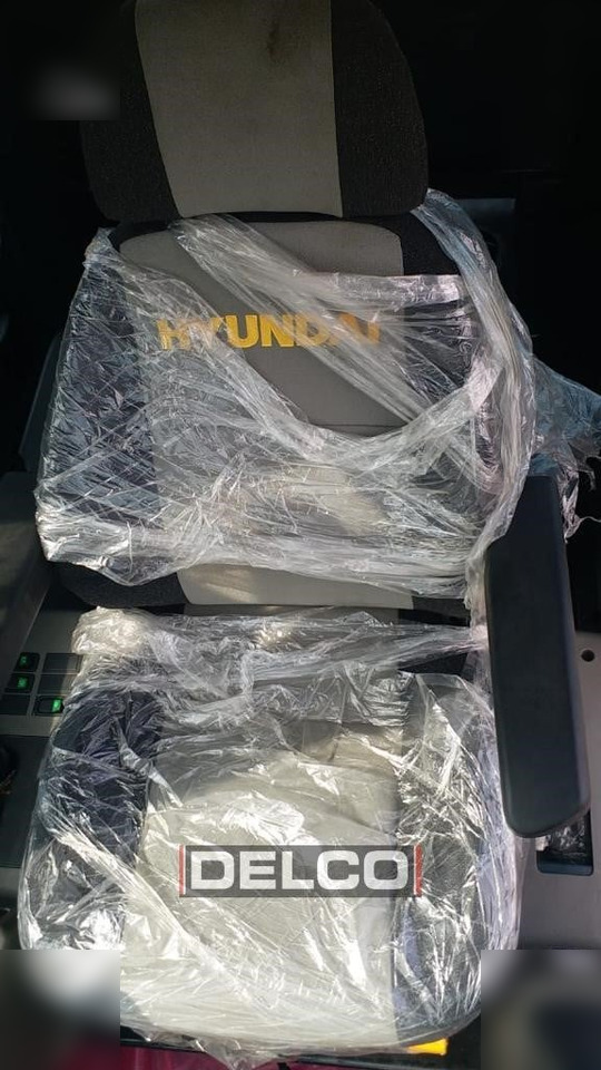 Escavadora de rastos novo HYUNDAI ROBEX 210: foto 15