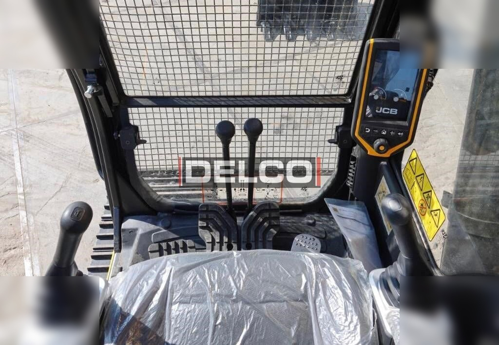 Escavadora de rastos novo JCB 225 LC: foto 9