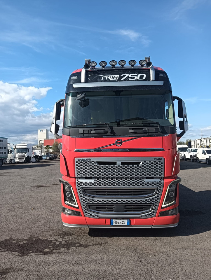 VOLVO FH16 750 - Camião de caixa aberta/ Plataforma: foto 3 VOLVO FH16 750 - Camião de caixa aberta/ Plataforma: foto 3