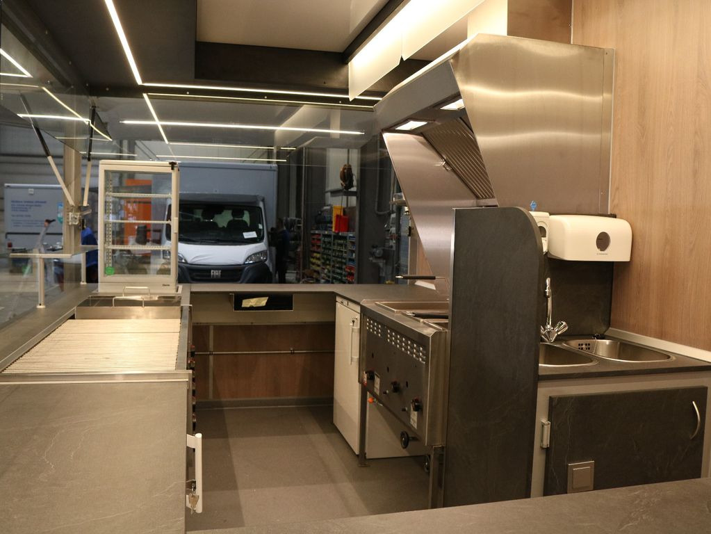 Esselmann Imbiss Foodtrailer Verkaufsanhänger - Roulote bar: foto 5 Esselmann Imbiss Foodtrailer Verkaufsanhänger - Roulote bar: foto 5