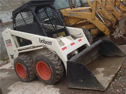 Bobcat S 130 - Mini pá carregadora: foto 1 Bobcat S 130 - Mini pá carregadora: foto 1