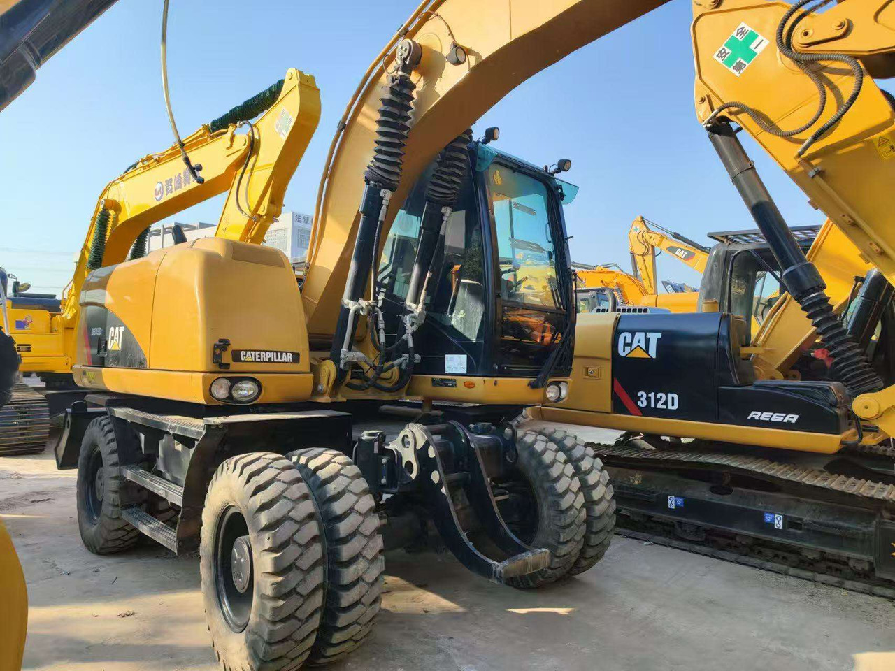 CAT 315D - Escavadeira de rodas: foto 3 CAT 315D - Escavadeira de rodas: foto 3