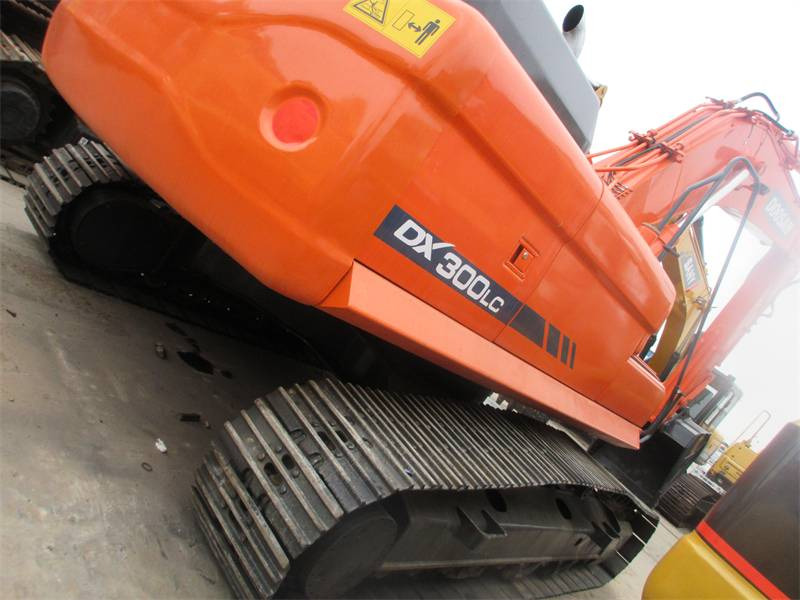Doosan DX300LC - Escavadora de rastos: foto 1 Doosan DX300LC - Escavadora de rastos: foto 1