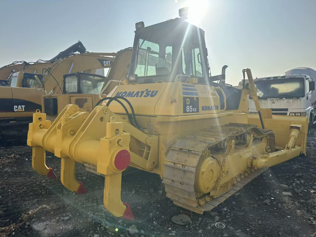 Buldôzer Komatsu D85E: foto 6 Buldôzer Komatsu D85E: foto 6