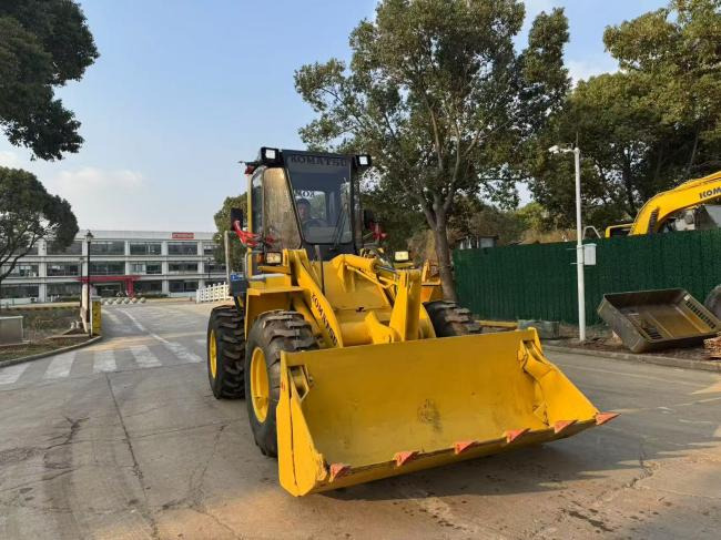 Komatsu WA100 - Pá carregadora de rodas: foto 3 Komatsu WA100 - Pá carregadora de rodas: foto 3