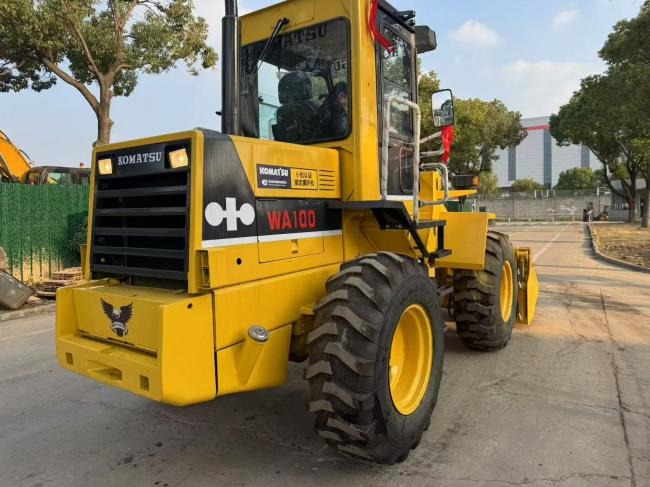 Pá carregadora de rodas Komatsu WA100: foto 6 Pá carregadora de rodas Komatsu WA100: foto 6