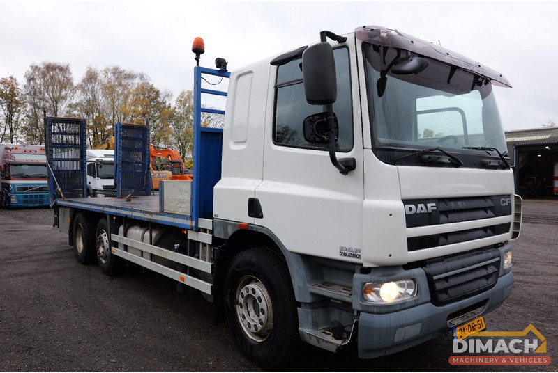 DAF FAG CF 75 Oprijwagen met hydraulische kleppen 6x2*4 - airco - 16.150 KG - Camião chassi: foto 4 DAF FAG CF 75 Oprijwagen met hydraulische kleppen 6x2*4 - airco - 16.150 KG - Camião chassi: foto 4
