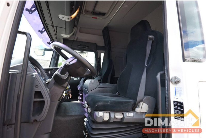 MAN TGM 12.290 wissellaadbak laadklep -loadlift MAN TGM met renova wissel laaldbak systeem ( BDF ) airco TOP !!verhuiswagen - Camião furgão: foto 4 MAN TGM 12.290 wissellaadbak laadklep -loadlift MAN TGM met renova wissel laaldbak systeem ( BDF ) airco TOP !!verhuiswagen - Camião furgão: foto 4