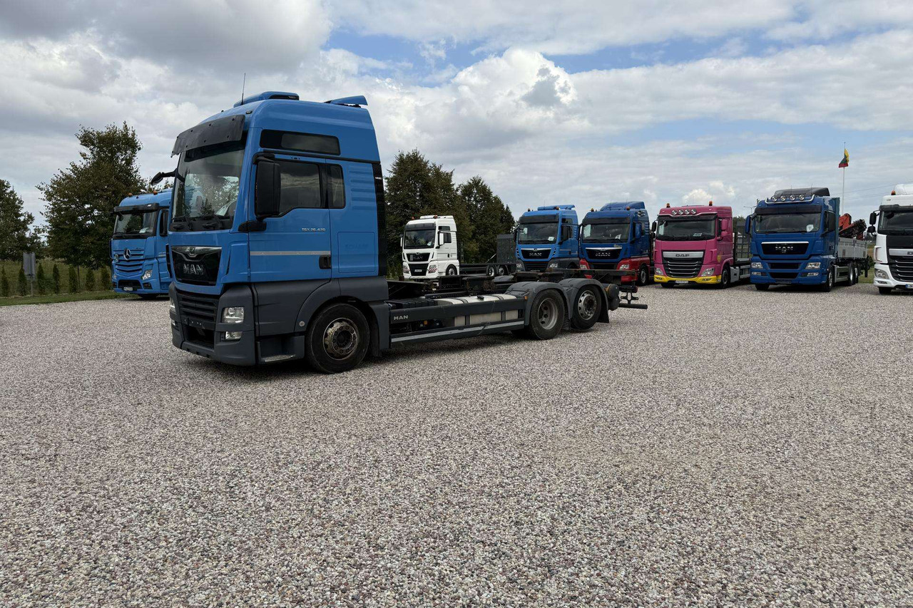 MAN TGX 26.420 - Camião transportador de contêineres/ Caixa móvel: foto 1 MAN TGX 26.420 - Camião transportador de contêineres/ Caixa móvel: foto 1