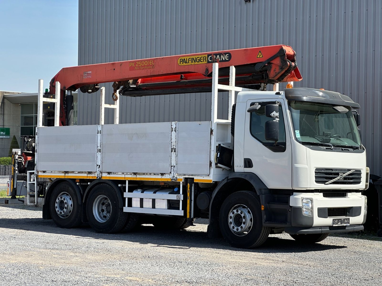 Volvo VOLVO FE 330 PALFINGER 25001 EL Performance - Camião grua: foto 2 Volvo VOLVO FE 330 PALFINGER 25001 EL Performance - Camião grua: foto 2