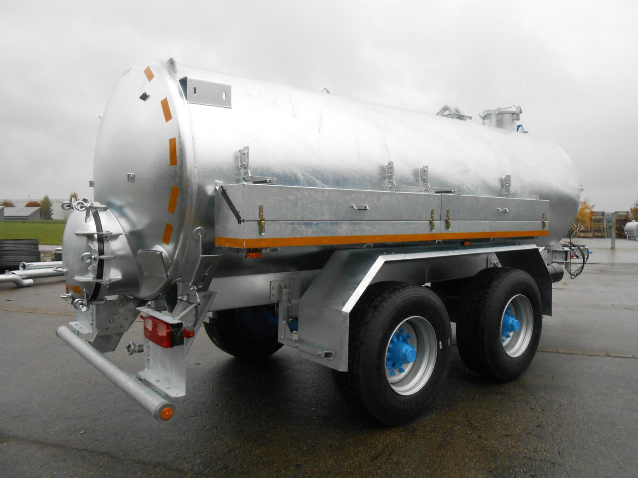 M-Vac 12000l / Wasserfass M-Vac 12000l (12m³) Wasserfass / Wassertank mit 80 km/h Zulassung - Reboque cisterna: foto 2 M-Vac 12000l / Wasserfass M-Vac 12000l (12m³) Wasserfass / Wassertank mit 80 km/h Zulassung - Reboque cisterna: foto 2