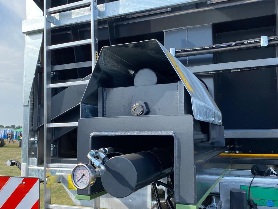 Espalhador de estrume novo Auto-Agro Mistreuer / Manure spreader / Epandeur à fumier / Rimorchio spandiconcime / Разбрасыватель органических удобрений / Rozrzutnik obornika Tandem N268: foto 8