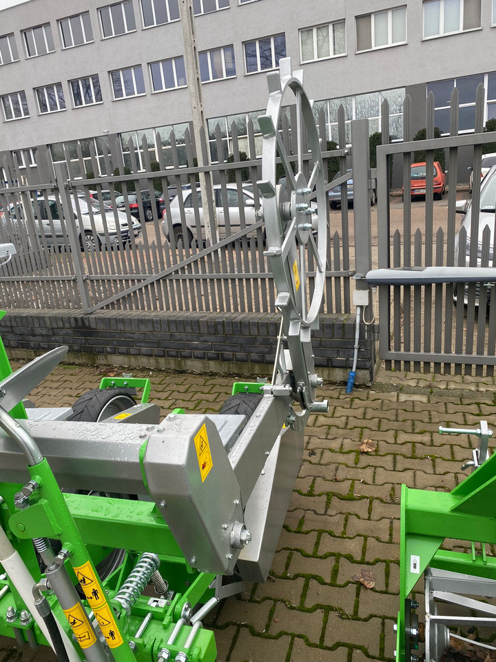 BOMET Precision seeder / Semoir de précision / Siewnik punktowy - Semeadora de precisão: foto 4 BOMET Precision seeder / Semoir de précision / Siewnik punktowy - Semeadora de precisão: foto 4