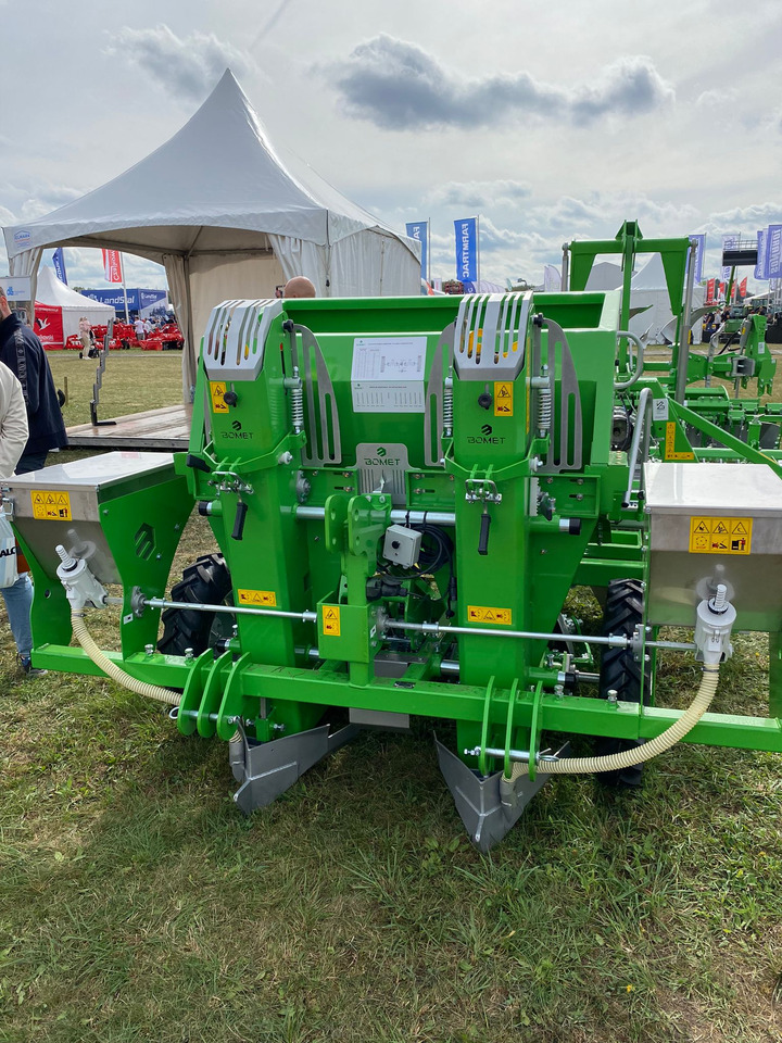 Bomet Kartoffelpflanzmaschine / Potato planter / Planteuse de pomme de terre / Piantapatate / Sadzarka ziemniaków - Semeador de batatas: foto 1 Bomet Kartoffelpflanzmaschine / Potato planter / Planteuse de pomme de terre / Piantapatate / Sadzarka ziemniaków - Semeador de batatas: foto 1