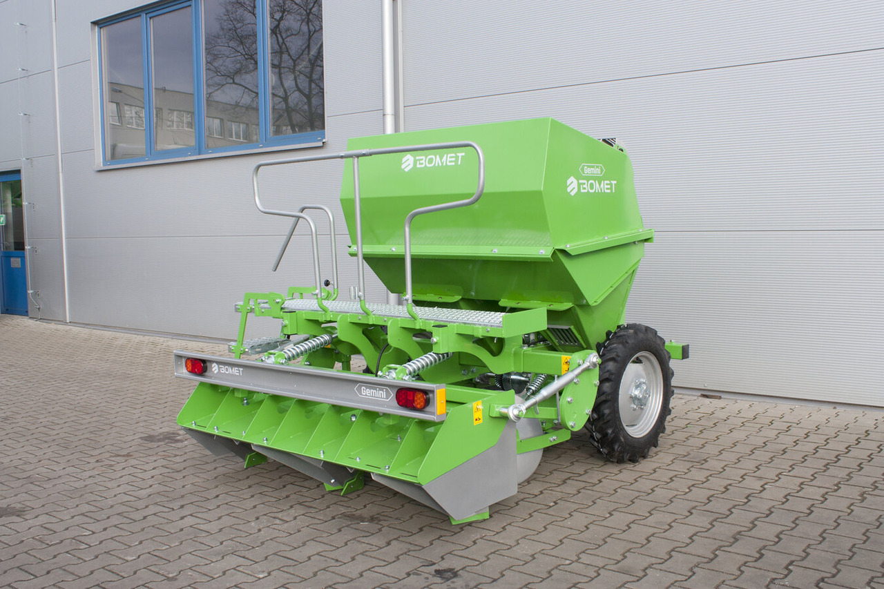 Bomet Kartoffelpflanzmaschine / Potato planter / Planteuse de pomme de terre / Piantapatate / Sadzarka ziemniaków - Semeador de batatas: foto 3 Bomet Kartoffelpflanzmaschine / Potato planter / Planteuse de pomme de terre / Piantapatate / Sadzarka ziemniaków - Semeador de batatas: foto 3