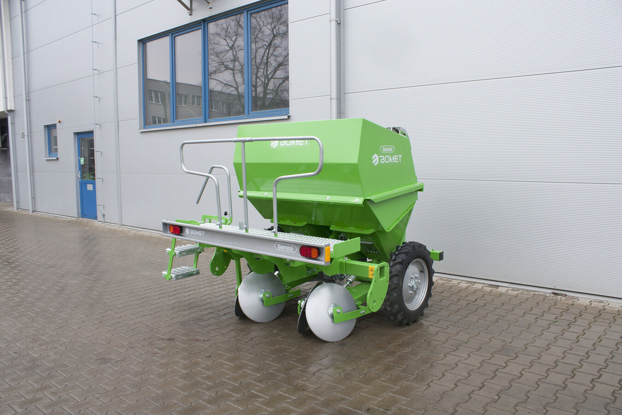 Bomet Kartoffelpflanzmaschine / Potato planter / Planteuse de pomme de terre / Piantapatate / Sadzarka ziemniaków - Semeador de batatas: foto 2 Bomet Kartoffelpflanzmaschine / Potato planter / Planteuse de pomme de terre / Piantapatate / Sadzarka ziemniaków - Semeador de batatas: foto 2