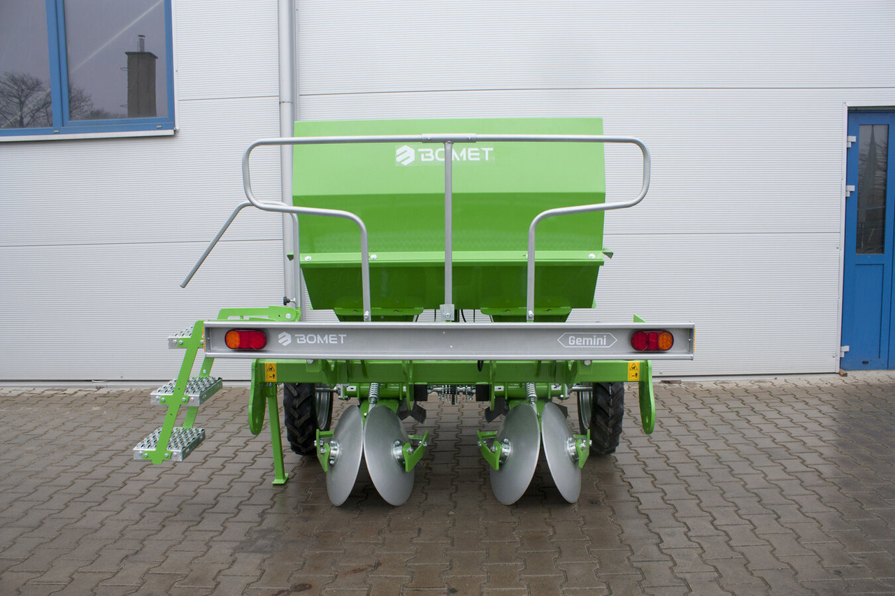 Bomet Kartoffelpflanzmaschine / Potato planter / Planteuse de pomme de terre / Piantapatate / Sadzarka ziemniaków - Semeador de batatas: foto 5 Bomet Kartoffelpflanzmaschine / Potato planter / Planteuse de pomme de terre / Piantapatate / Sadzarka ziemniaków - Semeador de batatas: foto 5
