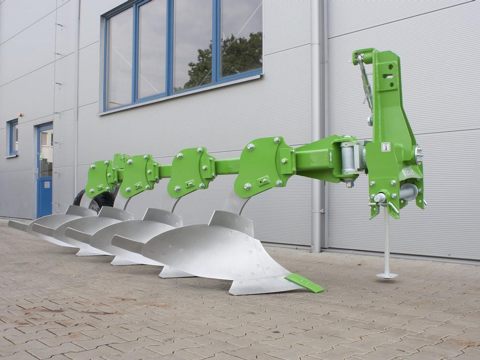 Bomet Pflüge / Single-beam plow / Charrue mono-poutre / Aratro / Плуг / Pług jednobelkowy Libra 3+1 - Arado: foto 1 Bomet Pflüge / Single-beam plow / Charrue mono-poutre / Aratro / Плуг / Pług jednobelkowy Libra 3+1 - Arado: foto 1