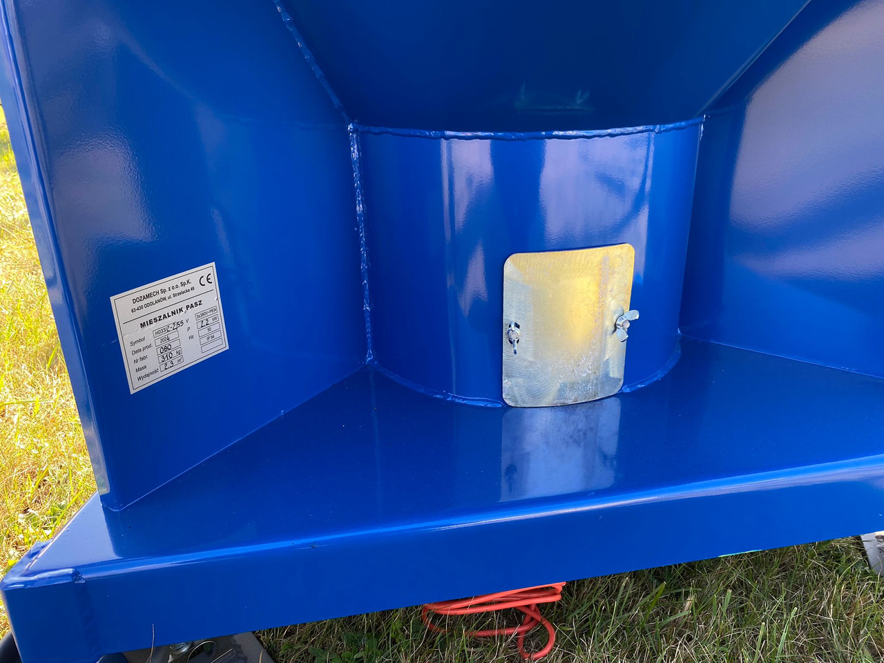 Equipamento de gado novo Dozamech Getreidemischanlage / Feed mixer / Melangeuse de fourrage / Miscelatore di mangime / Кормосмеситель / Mieszalnik H-033/2 1000 kg: foto 8 Equipamento de gado novo Dozamech Getreidemischanlage / Feed mixer / Melangeuse de fourrage / Miscelatore di mangime / Кормосмеситель / Mieszalnik H-033/2 1000 kg: foto 8