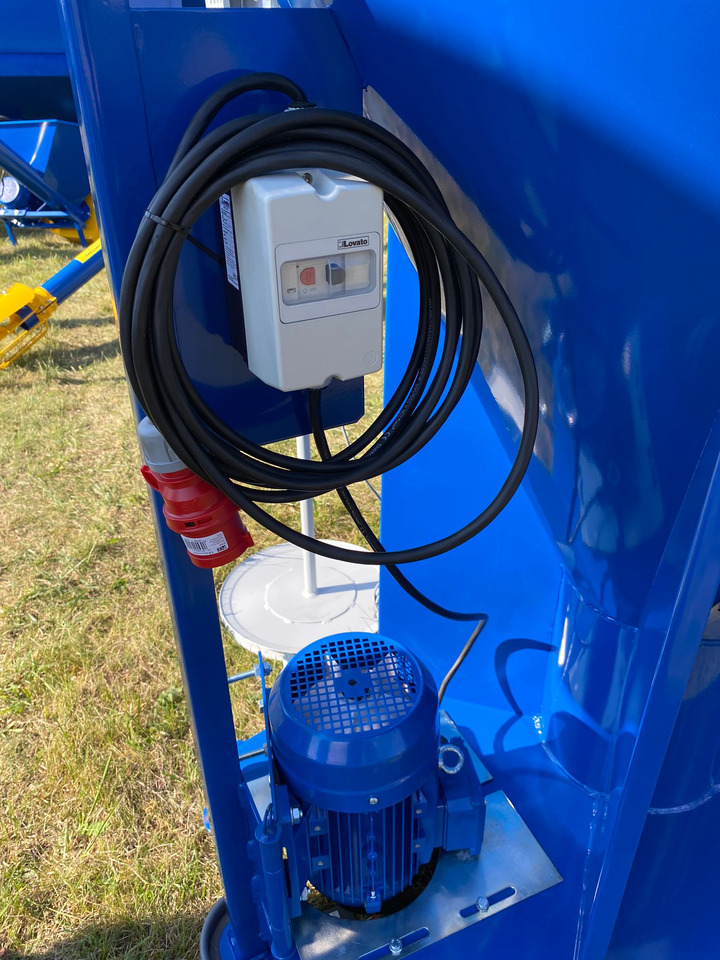 Equipamento de gado novo Dozamech Getreidemischanlage / Feed mixer / Melangeuse de fourrage / Miscelatore di mangime / Кормосмеситель / Mieszalnik H-033/2 1000 kg: foto 7 Equipamento de gado novo Dozamech Getreidemischanlage / Feed mixer / Melangeuse de fourrage / Miscelatore di mangime / Кормосмеситель / Mieszalnik H-033/2 1000 kg: foto 7