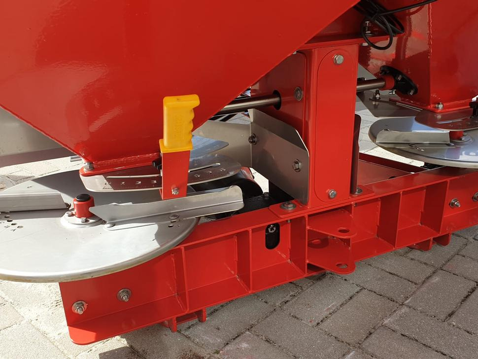 Distribuidor de fertilizantes novo Grass-Rol Düngerstreuer / Fertilizer spreader / Epandeur d'engrais / Spandiconcime / Rozsiewacz nawozu / Разбрасыватель удобрений 1600 l: foto 8