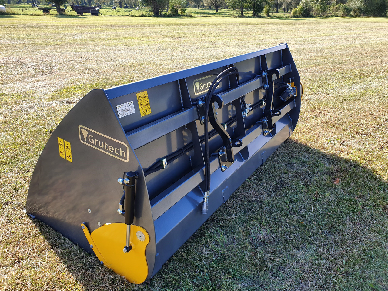 Grutech Futterverteiler / Bucket with screw / Godet avec vis / Cazo con sinfín / Benna con coclea / Ковш со шнеком / Łyżka ze ślimakiem 1,6 m - Balde carregador para Máquina agrícola: foto 5 Grutech Futterverteiler / Bucket with screw / Godet avec vis / Cazo con sinfín / Benna con coclea / Ковш со шнеком / Łyżka ze ślimakiem 1,6 m - Balde carregador para Máquina agrícola: foto 5