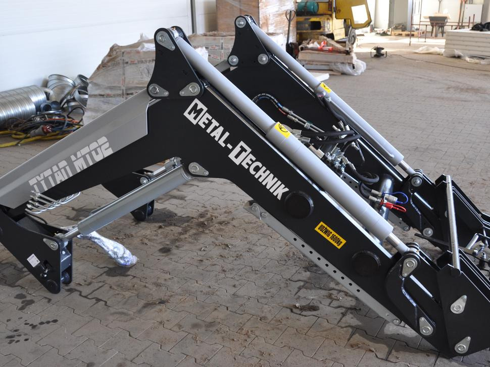 METAL-TECHNIK Frontlader / Front loader / Chargeur frontal / Caricatore frontale / Cargador fronta / Фронтальный погрузчик / Ładowacz czołowy Tytan MT-02 - Carregador frontal para o trator para Equipamento: foto 2 METAL-TECHNIK Frontlader / Front loader / Chargeur frontal / Caricatore frontale / Cargador fronta / Фронтальный погрузчик / Ładowacz czołowy Tytan MT-02 - Carregador frontal para o trator para Equipamento: foto 2
