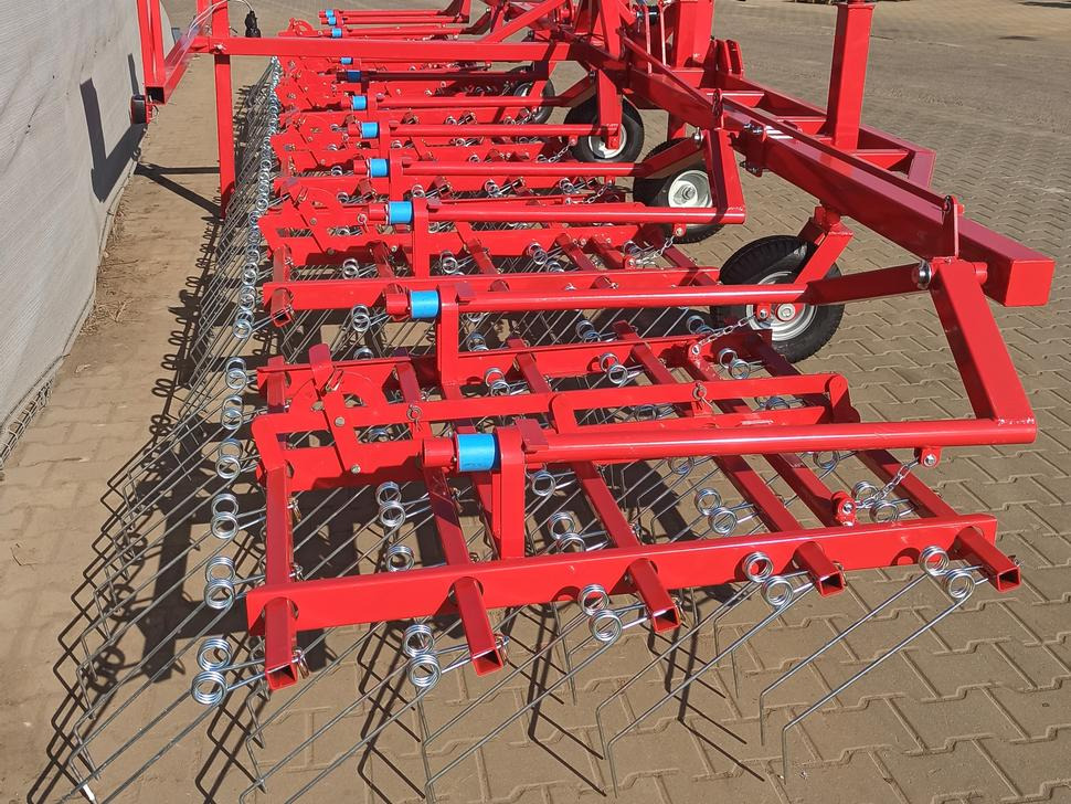METAL-TECHNIK Hackstriegel / Weeder / Herse étrille / Sarchiatrice / Прополочная машина / Chwastownik 9 m - Grade de dentes flexíveis: foto 2 METAL-TECHNIK Hackstriegel / Weeder / Herse étrille / Sarchiatrice / Прополочная машина / Chwastownik 9 m - Grade de dentes flexíveis: foto 2