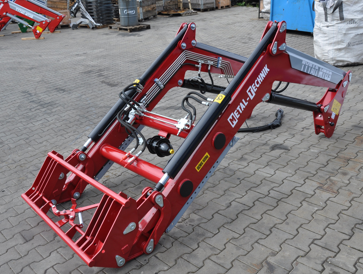 Metal-Technik Frontlader / Front loader / Chargeur frontal / Caricatore frontale / Фронтальный погрузчик / Ładowacz czołowy Tytan MT-03 - Carregador frontal para o trator para Carregador frontal para o trator: foto 4 Metal-Technik Frontlader / Front loader / Chargeur frontal / Caricatore frontale / Фронтальный погрузчик / Ładowacz czołowy Tytan MT-03 - Carregador frontal para o trator para Carregador frontal para o trator: foto 4