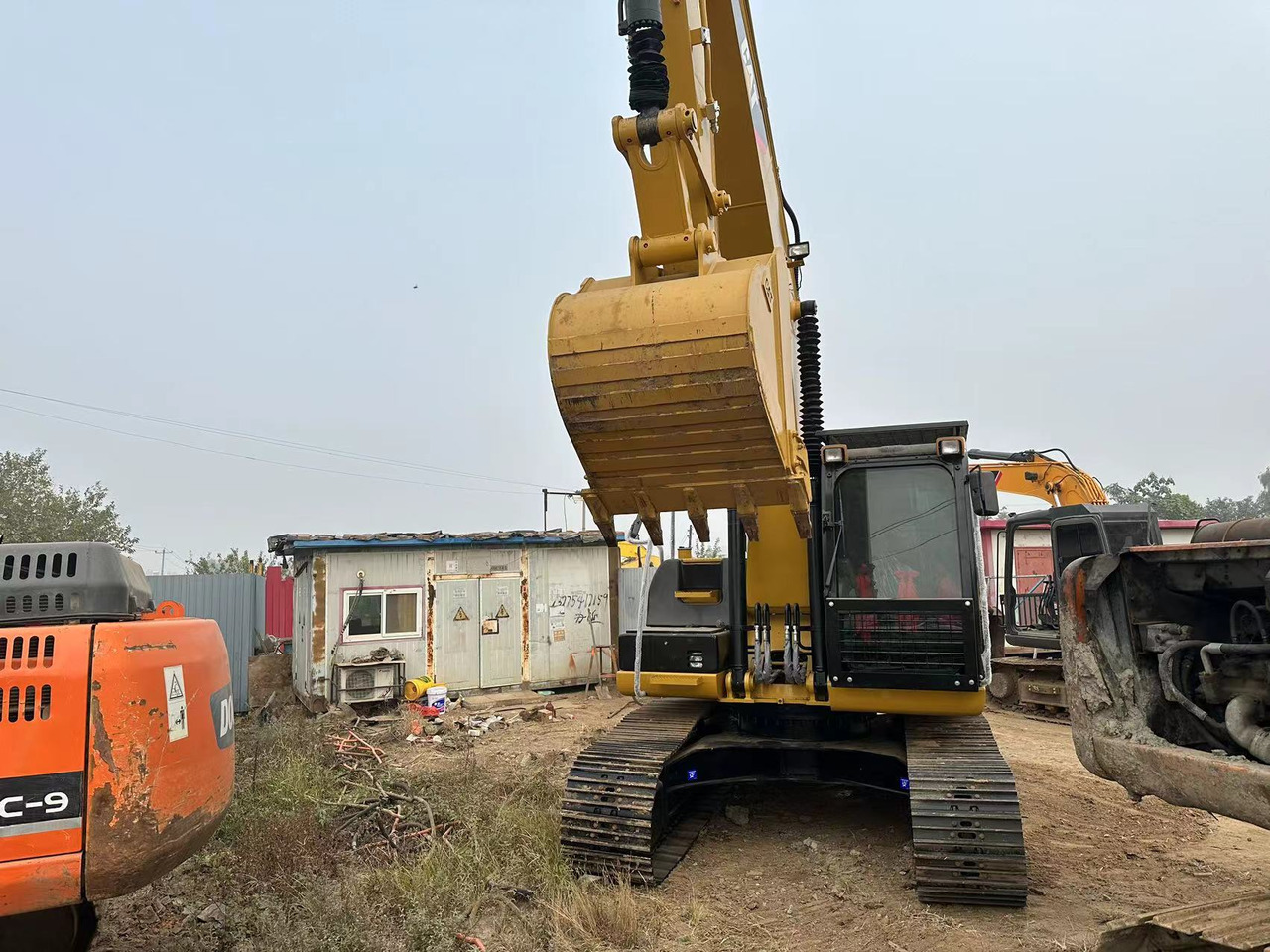 CATERPILLAR 320D2 - Escavadora de rastos: foto 2 CATERPILLAR 320D2 - Escavadora de rastos: foto 2