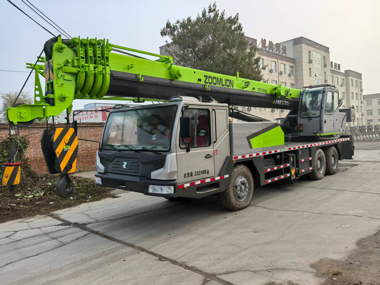 ZOOMLION ZTC250V - Grua móvel: foto 1 ZOOMLION ZTC250V - Grua móvel: foto 1