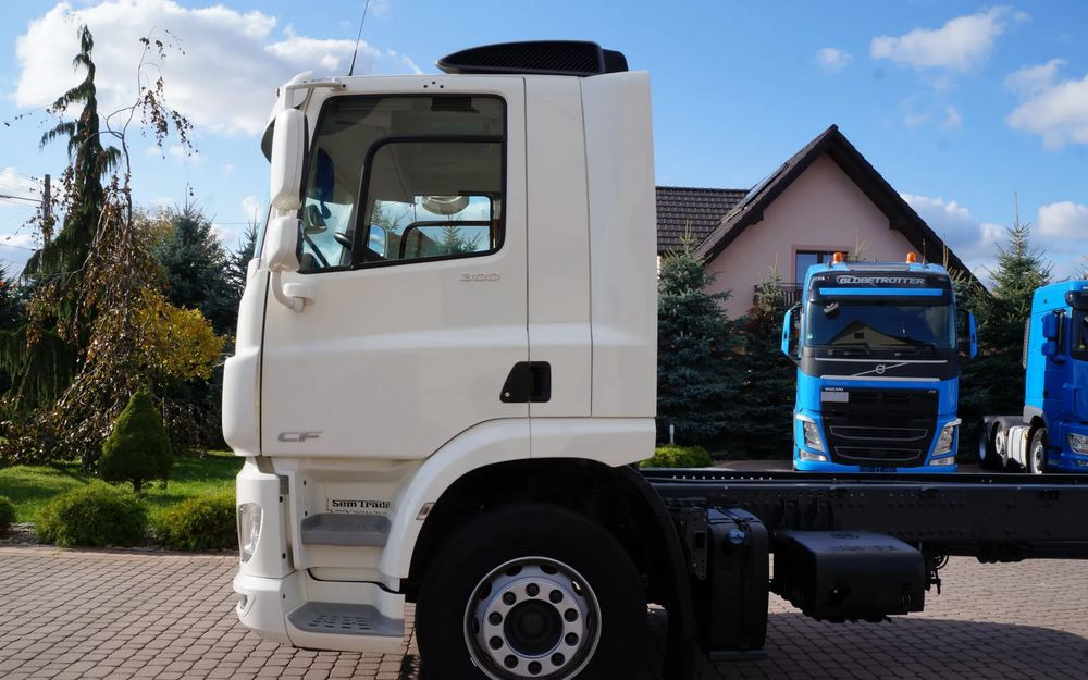 DAF CF 300 4X2 18T EURO 6 SILNIK 11L RAMA DO ZABUDOWY 176 TYS KM - Camião chassi: foto 5 DAF CF 300 4X2 18T EURO 6 SILNIK 11L RAMA DO ZABUDOWY 176 TYS KM - Camião chassi: foto 5