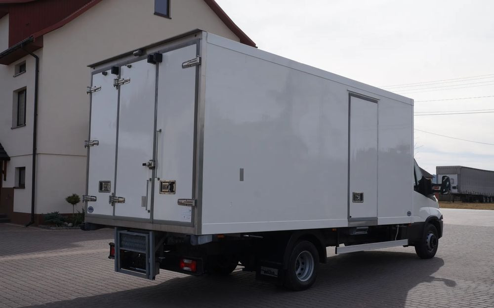 Iveco DAILY 70c17 CHŁODNIA 5 m Thermo king V-500 MAX Wzorowy Stan - Camião frigorífico: foto 5 Iveco DAILY 70c17 CHŁODNIA 5 m Thermo king V-500 MAX Wzorowy Stan - Camião frigorífico: foto 5