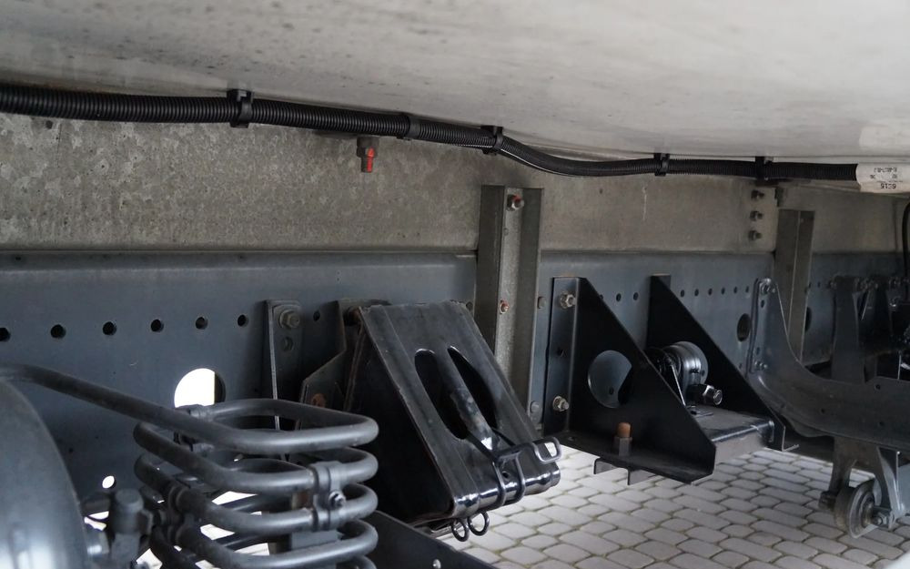 Mercedes-Benz ATEGO 1318 EURO 5 RAMA DO ZABUDOWY MANUAL 1322 - Camião chassi: foto 4 Mercedes-Benz ATEGO 1318 EURO 5 RAMA DO ZABUDOWY MANUAL 1322 - Camião chassi: foto 4