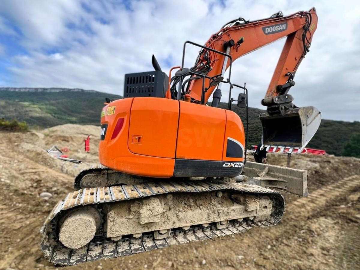 Doosan DX235 LCR-5 PELLE A CHENILLES 26T - Escavadora de rastos: foto 4 Doosan DX235 LCR-5 PELLE A CHENILLES 26T - Escavadora de rastos: foto 4